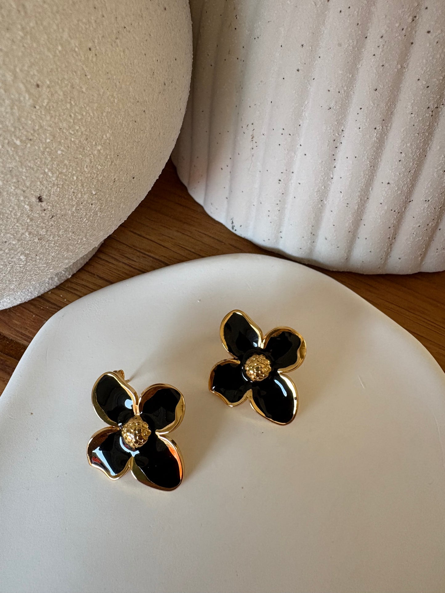 Boucles d'oreilles fleur noir
